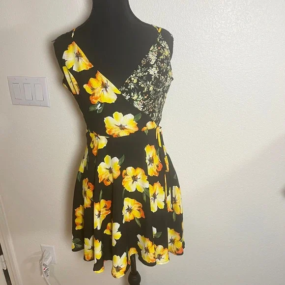 Forever 21 Womens Floral Wrap Mini Dress Black Yellow Orange Skater Size S - Picture 3 of 8